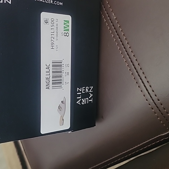 Naturalizer Slides - Picture 3 of 4